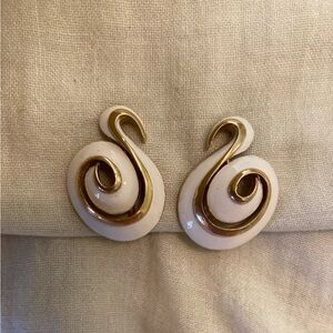 Trifari Vintage Cream Enameled Clip on‎ Earrings Hoop Dangle